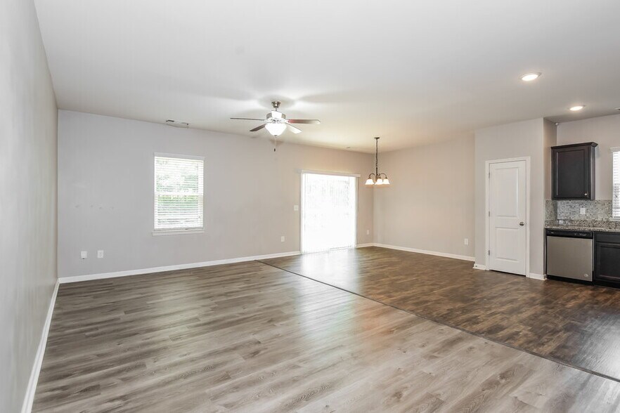 Building Photo - 13 Easy Goer Ct