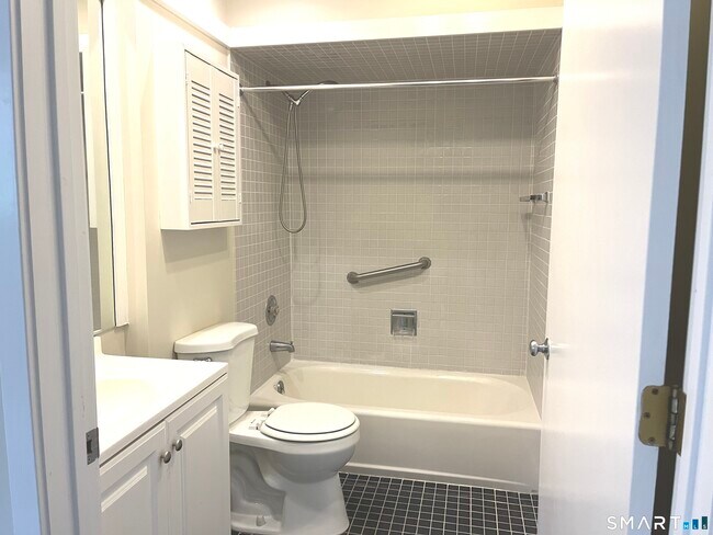 Building Photo - 451 Heritage Vlg