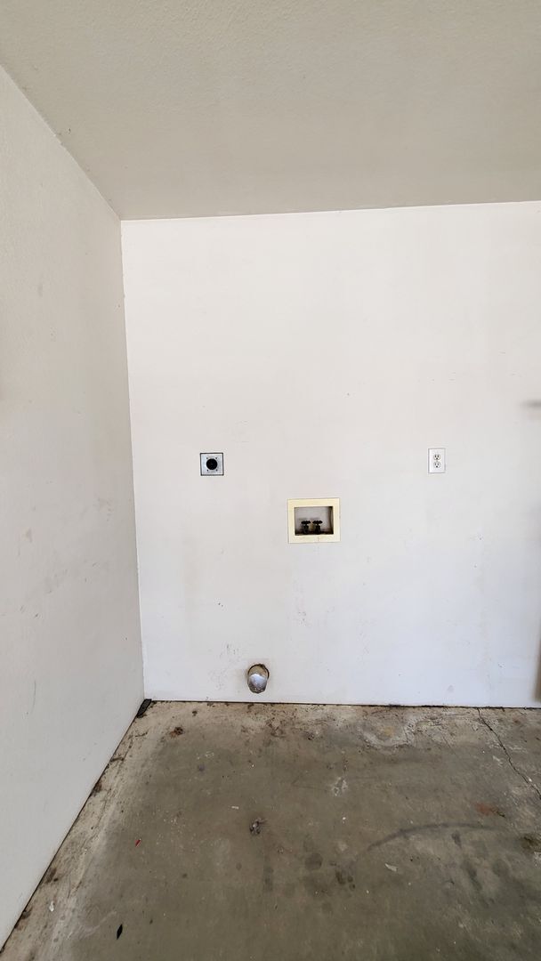 Building Photo - 2400 E Ambush St