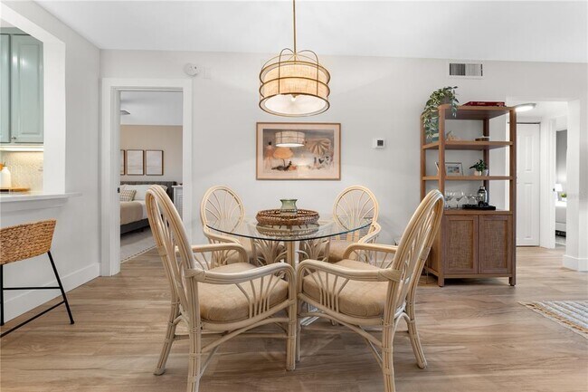 Building Photo - 6287 Bahia Del Mar Cir N