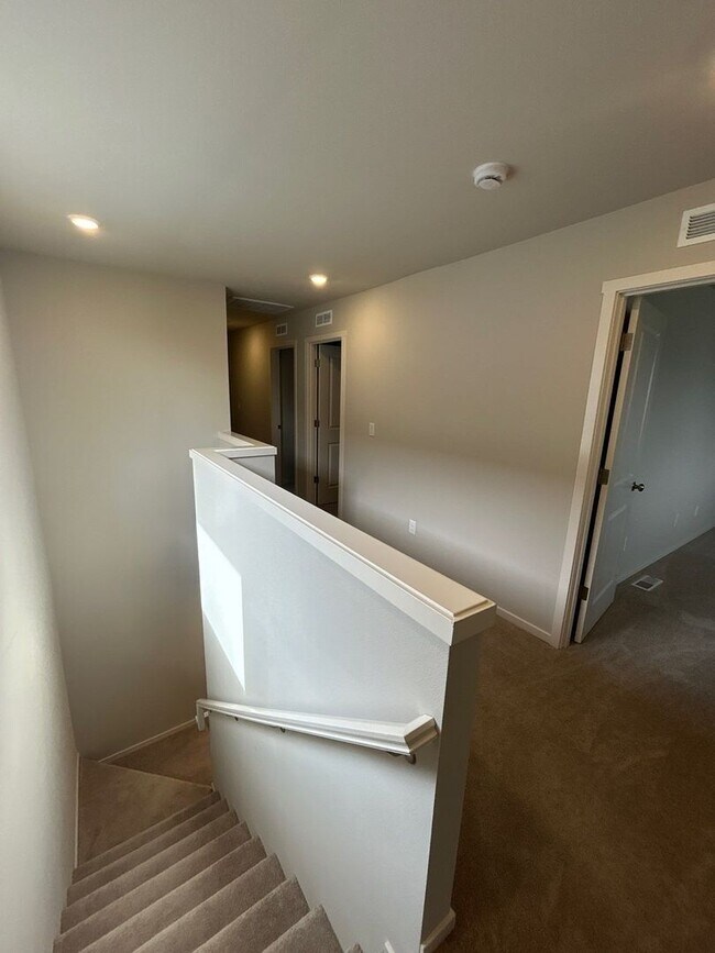 Building Photo - 610 Pickering Ln