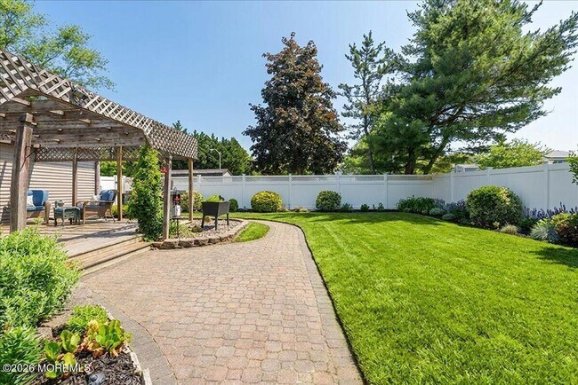Building Photo - 3BR Toms River Home with Pool and Fenced Yard