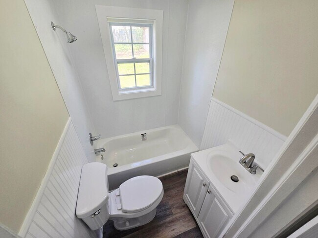 Building Photo - 1000 Camden St