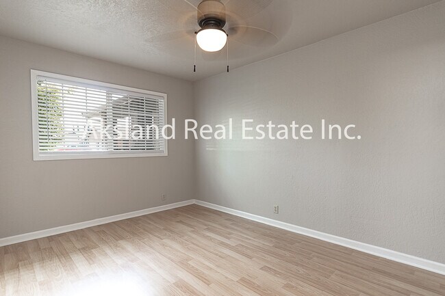 Building Photo - 697 Garden Gate Dr