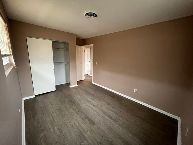 Building Photo - 89 E Hocking St