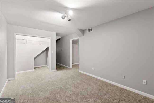 Building Photo - 505 Penny Ln