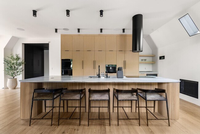 Building Photo - 575 Early Dr