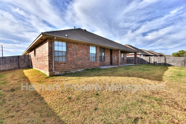 Building Photo - 500 Loyd Ln