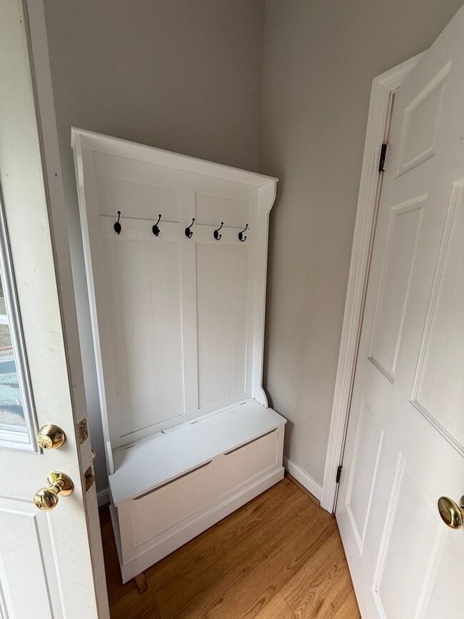 Building Photo - Three Bedroom Two Bath Home in Ridgeview/Parham & Ridge Area. Available in December!