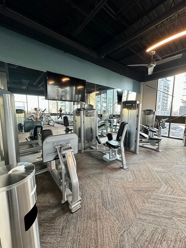 Building Photo - 660 W Wayman St