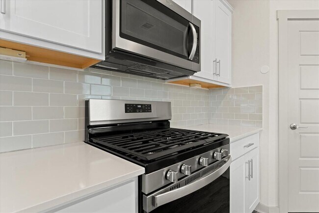 Building Photo - 523 Millbrook Blvd