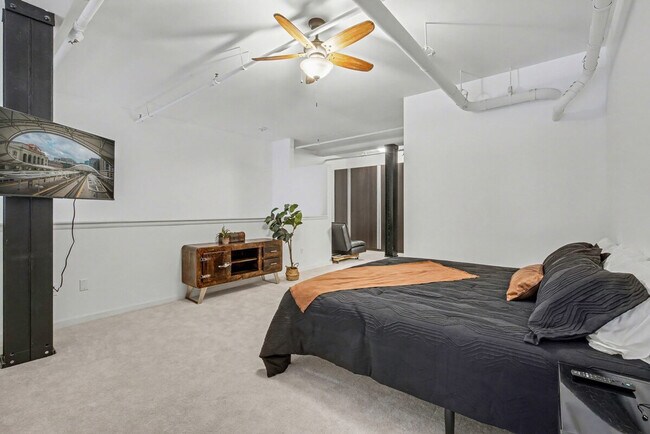 Building Photo - 1555 California St