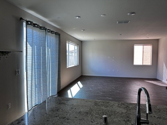 Building Photo - 2061 Rosewood Dr