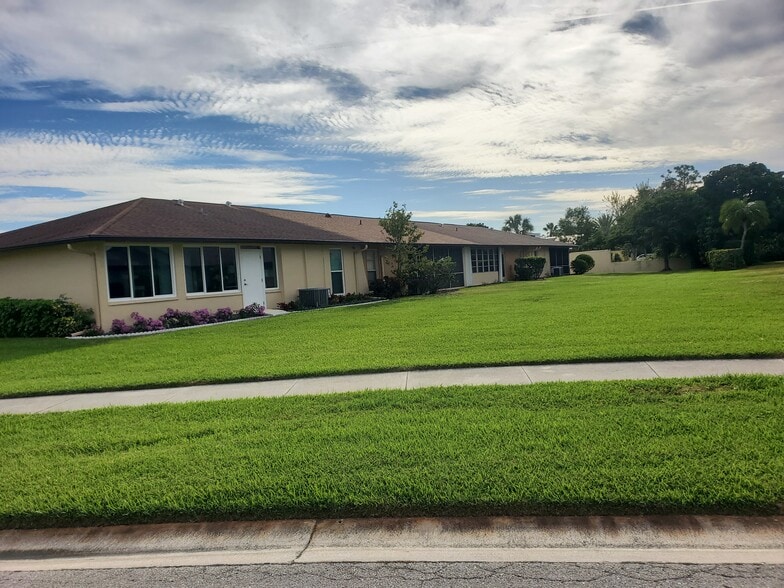 Building Photo - 3568 Boca Ciega Dr