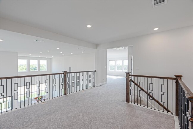 Building Photo - 301 Northcrest Dr