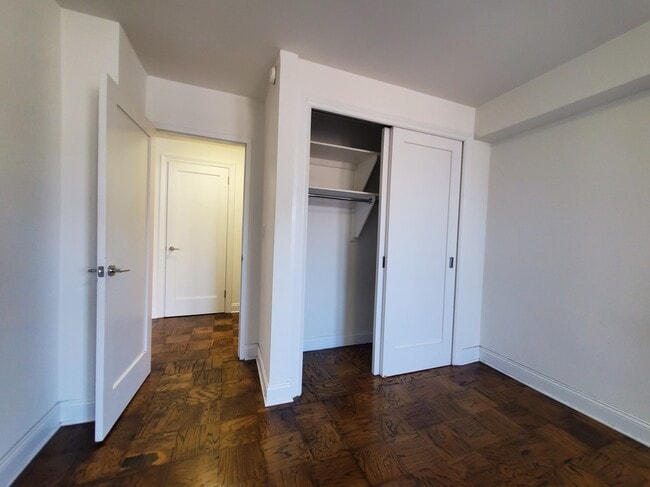 Building Photo - 240 E 82nd St