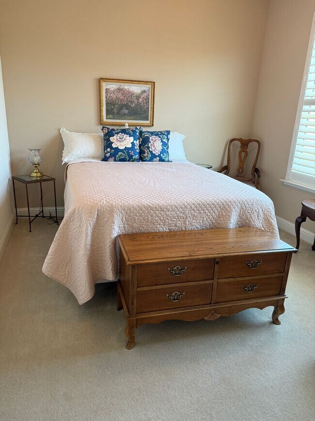 Building Photo - Move-in Ready!