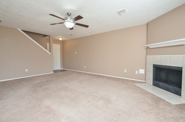 Building Photo - 17327 Davenway Dr