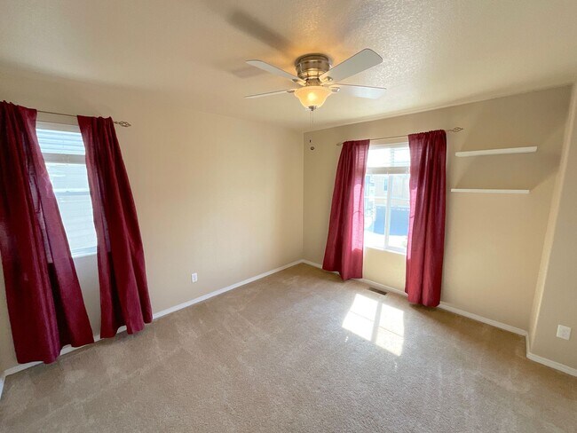 Building Photo - 4 Bedroom Home Available Near Voyager Pkwy...