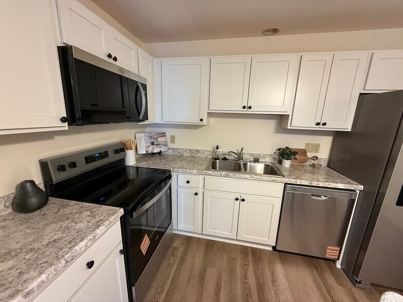 Building Photo - 805 Brandie Rd