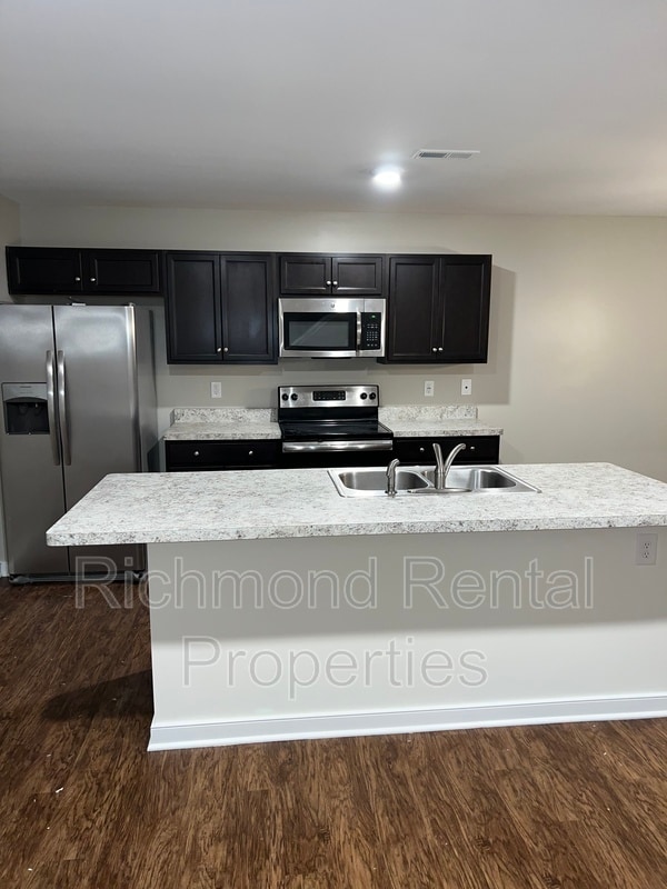Building Photo - 1503 Stonewall Manor Dr