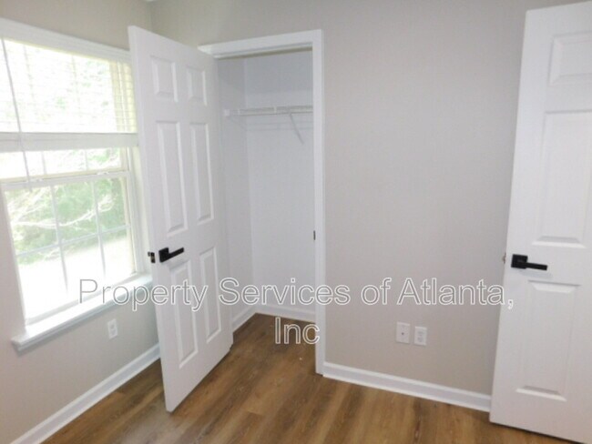 Building Photo - 1834 Stephens Pond View