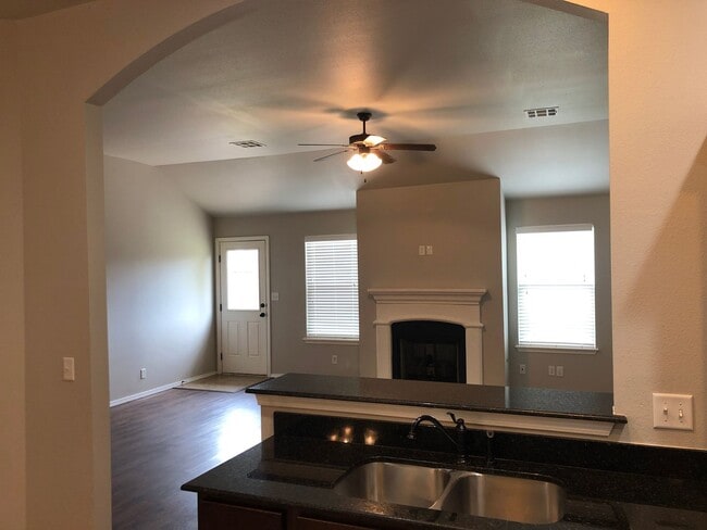 Building Photo - Bixby Schools -  3 Bedroom 2 Bath in The T...
