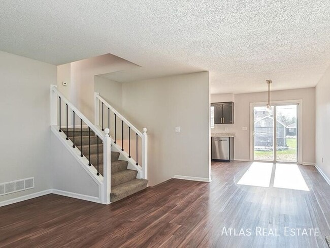 Building Photo - 1633 W Prairie St