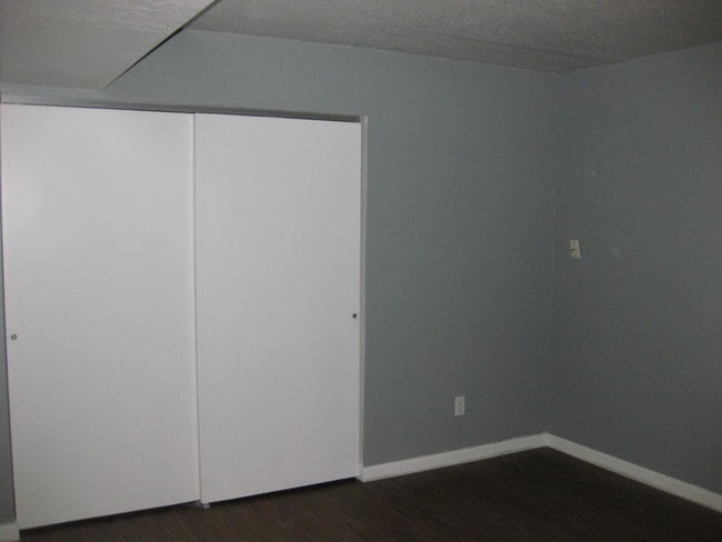 Building Photo - 831 Meade St