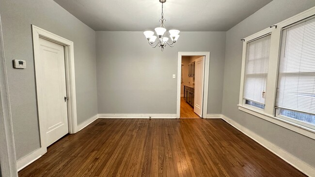 Building Photo - Highland Park 2/1 Home Ready for Move-In