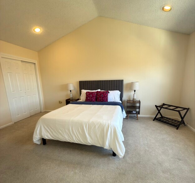 Master Bedroom - 67 Balboa Ln