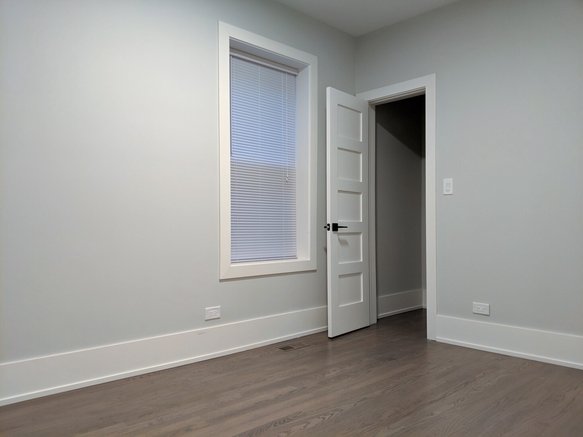 Building Photo - 2224 N Kimball Ave
