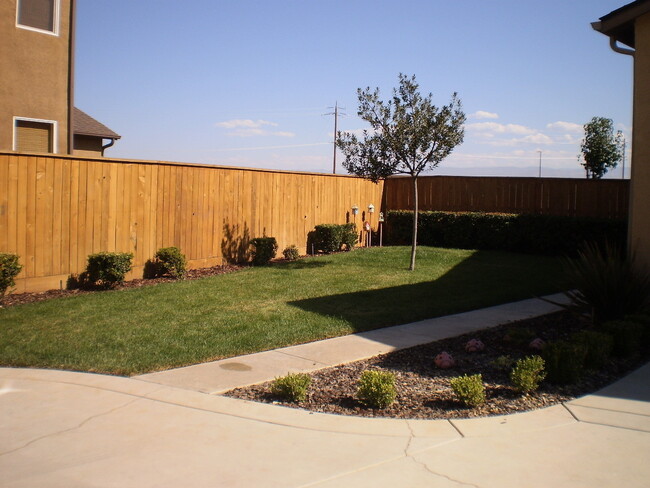 Building Photo - Great Harlan Ranch Home! Don't miss out!