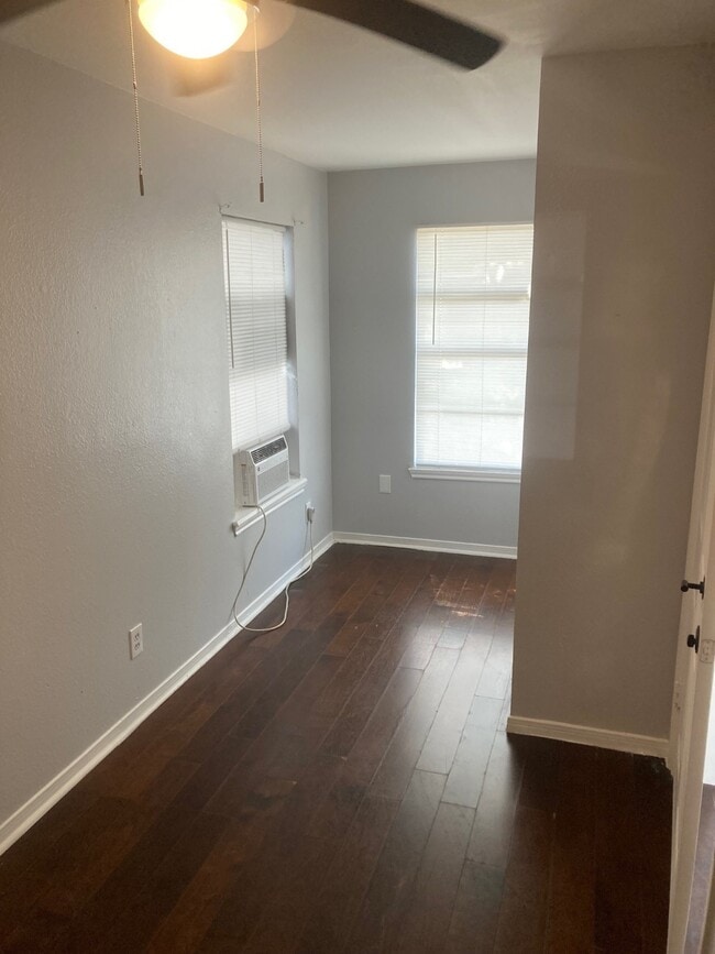 Building Photo - 4908 Ave Q 1/2