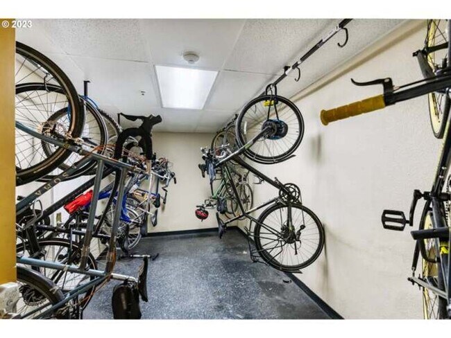 Building Photo - 20 NW 16th Ave