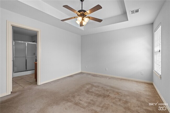 Building Photo - 1002 Applewood Cir