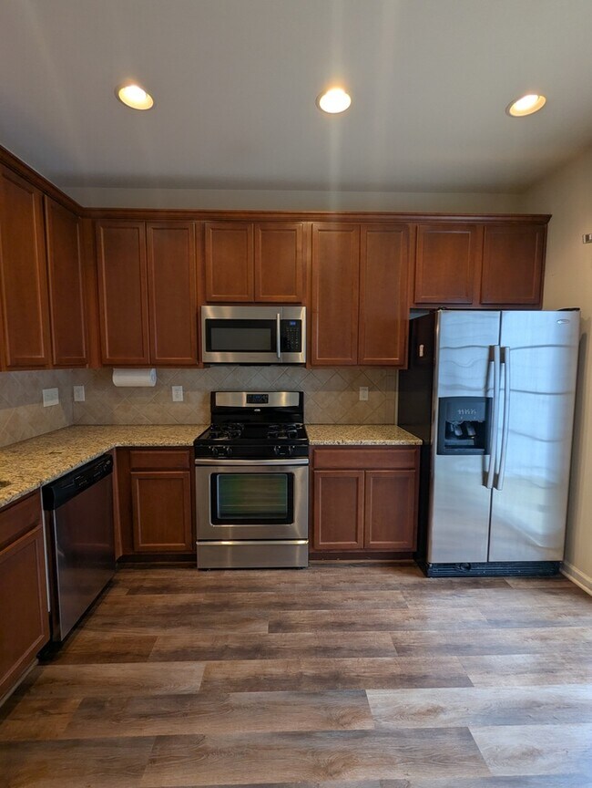 Building Photo - Charming 3-Story Townhome in Shiloh Grove