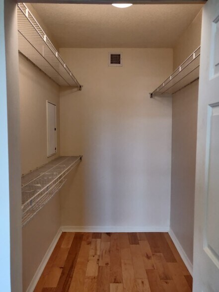 Building Photo - 2421 NE 65th St