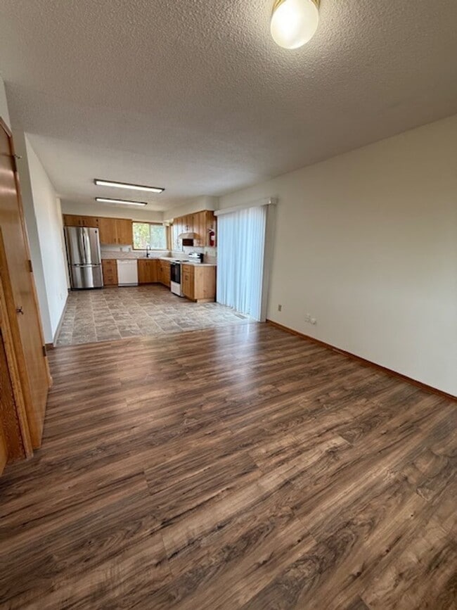 Building Photo - 4 Bedroom 2 Bath Country home Dundee OR. P...