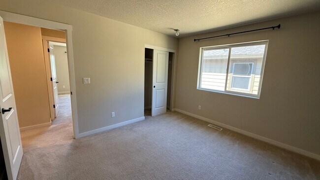 Building Photo - Beautiful 4-Bedroom Home for Lease in the ...