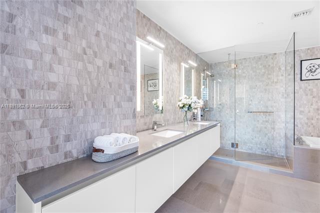 Building Photo - 68 SE 6th St