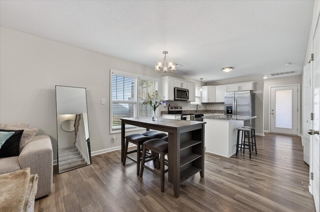 Building Photo - 409 Hillside Dr