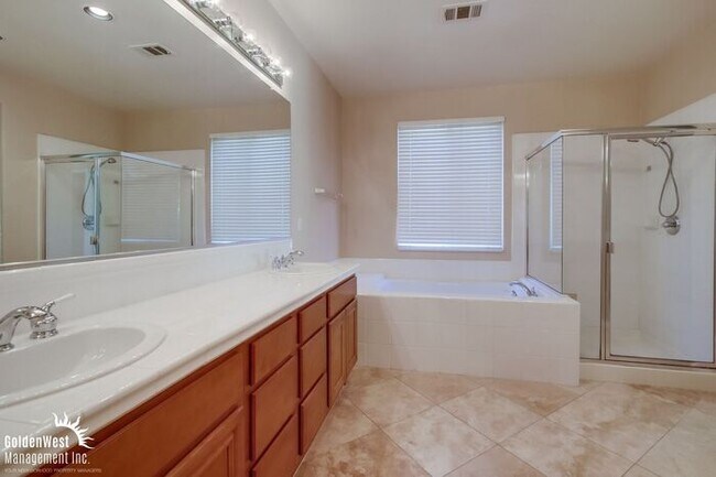 Building Photo - Gorgeous 4Bdm 2.5Ba Two-Story Home in San ...