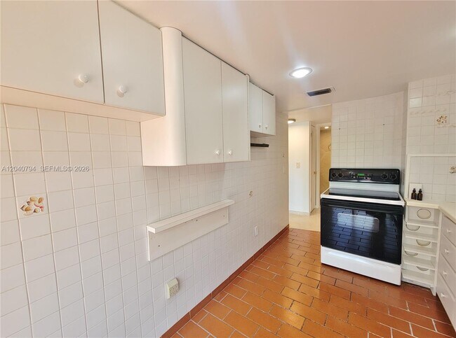 Building Photo - 77 Crandon Blvd