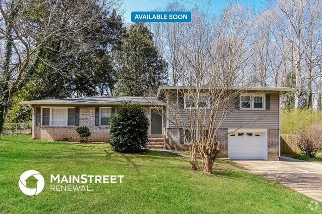Building Photo - 5613 Woodland Dr