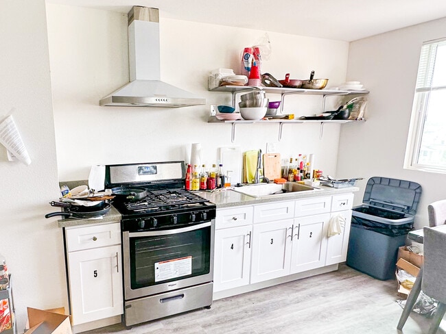 Building Photo - 1426 W 38th St