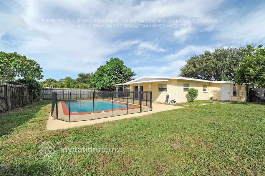 Building Photo - 452 Hazelwood Rd