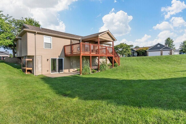 Building Photo - Spacious 3-Bed, 3-Bath Home in Wentzville