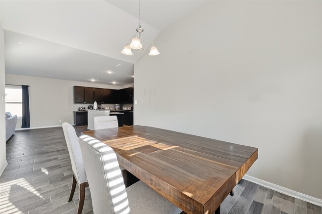 Building Photo - 2422 Agassiz Dr