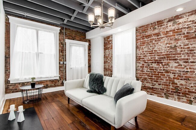 Building Photo - 1013 E Rich St